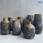 Váza - terrakotta, szürke, raffiával, 22 cm | SUSIE - SMOL