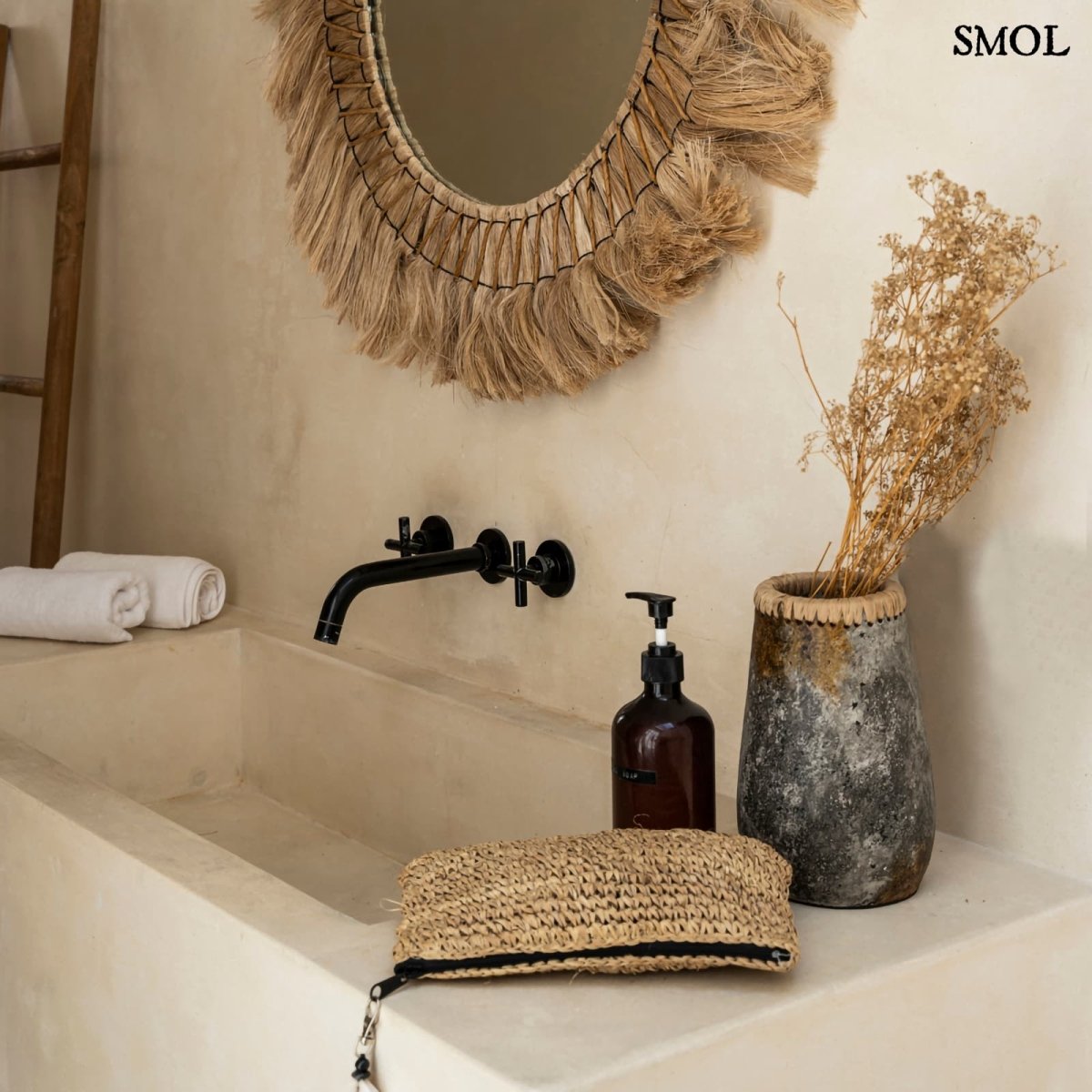 Váza - terrakotta, szürke, raffiával, 22 cm | SUSIE - SMOL