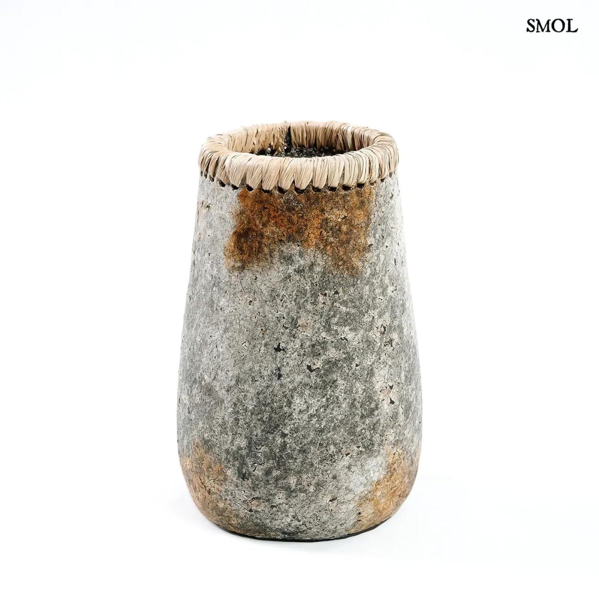 Váza - terrakotta, szürke, raffiával, 22 cm | SUSIE - SMOL