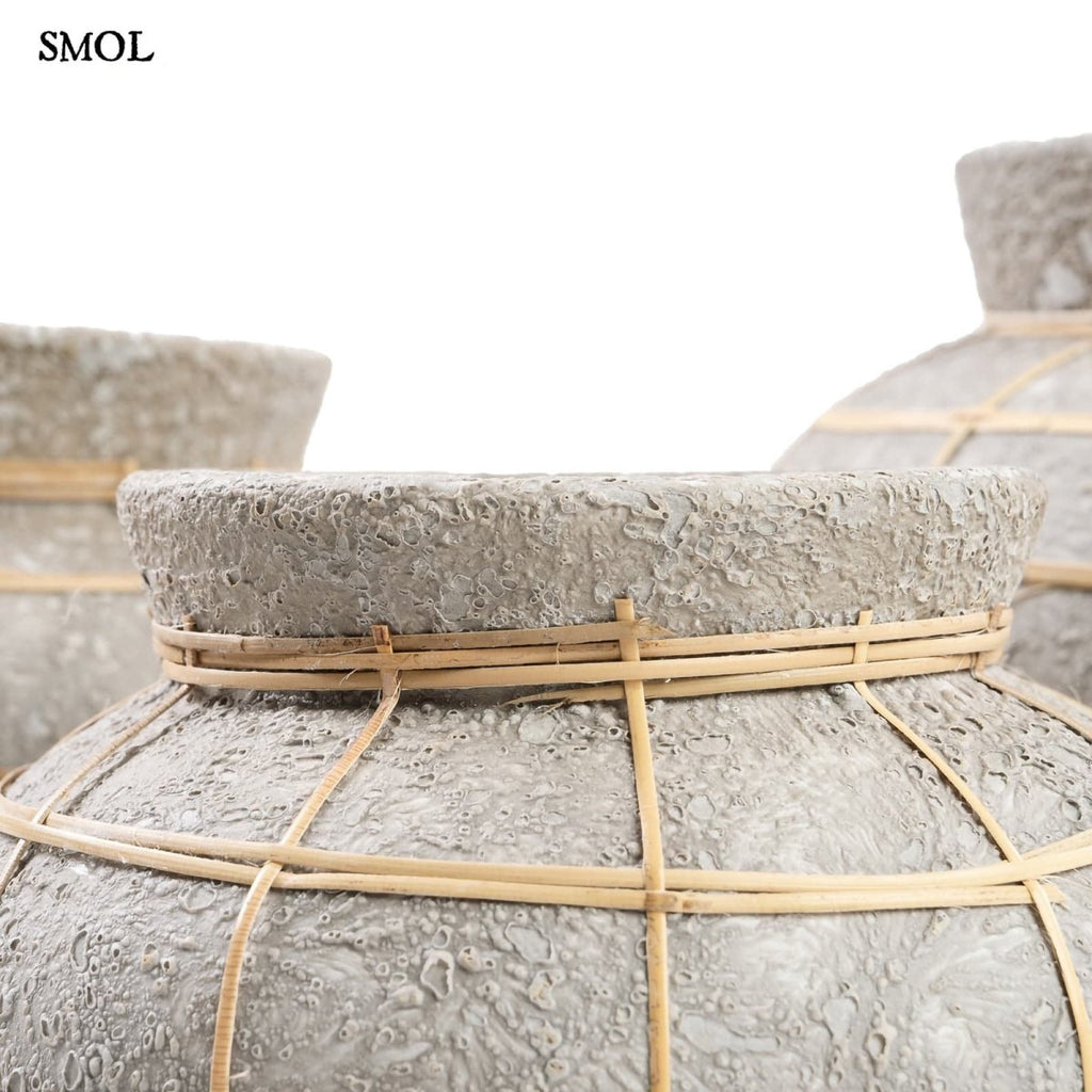 Váza - terrakotta, szürke, raffiával, 33 cm | BELLYNL - SMOL