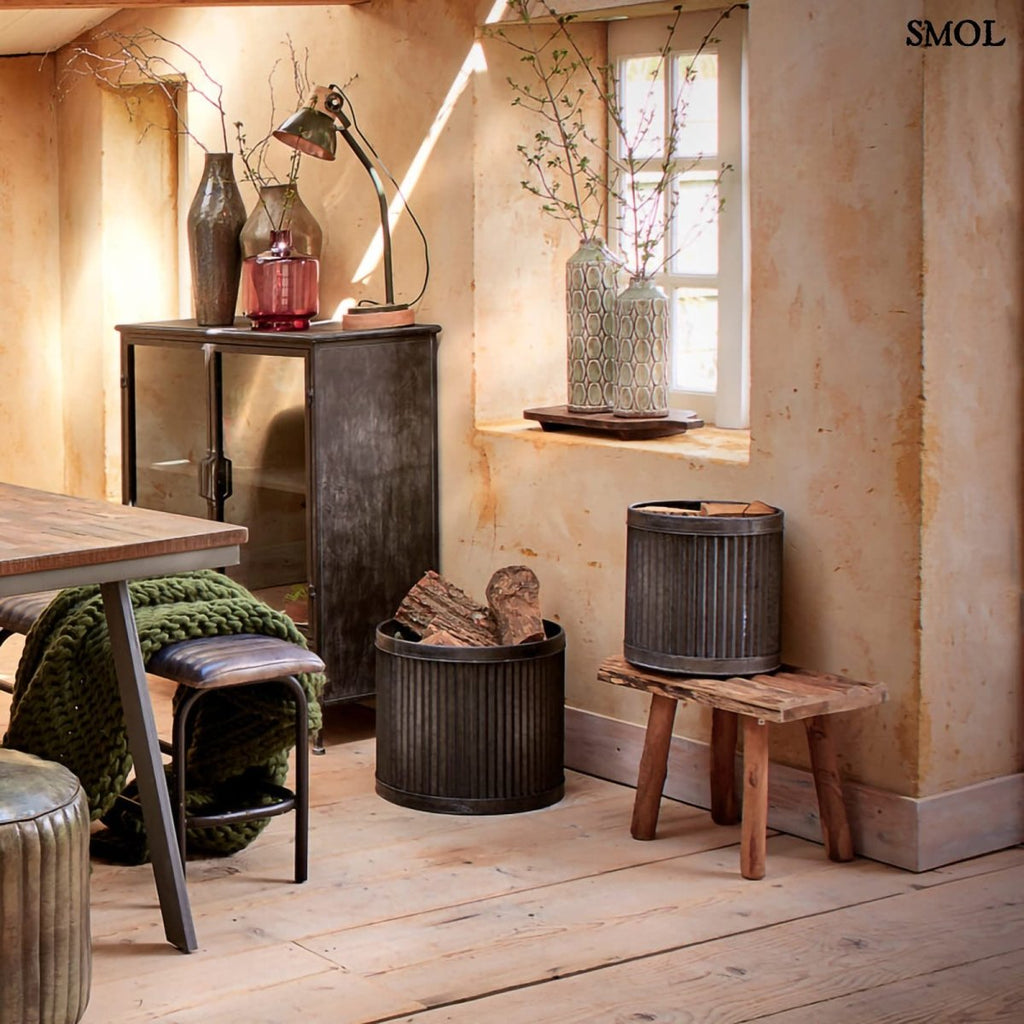 Virágtartó és kisasztal szett - 3 db-os, antikolt szürke, fém | FRIDA - smol.hu - fatartóként