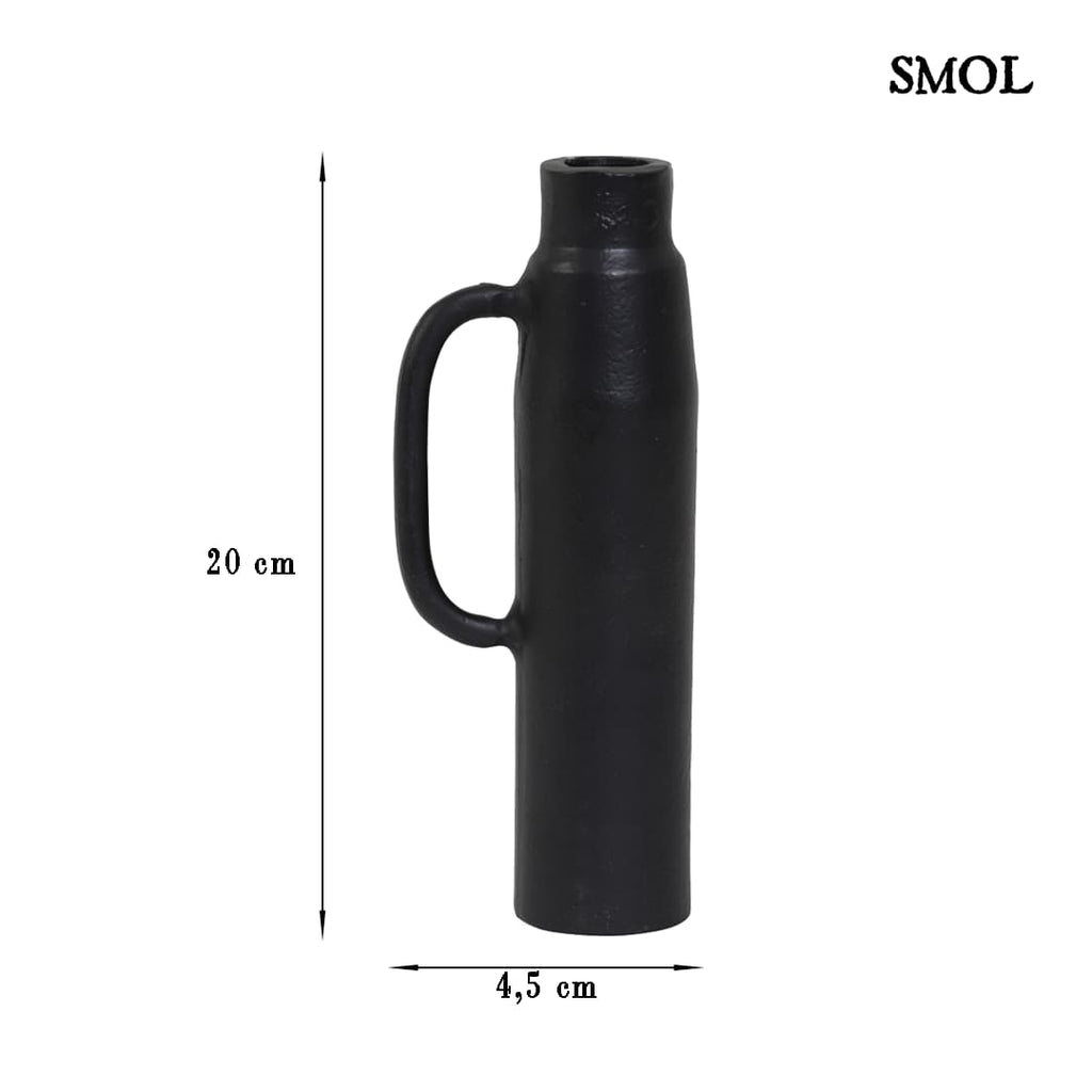 Modern fém váza és gyertyatartó matt fekete színben, méretarányosan