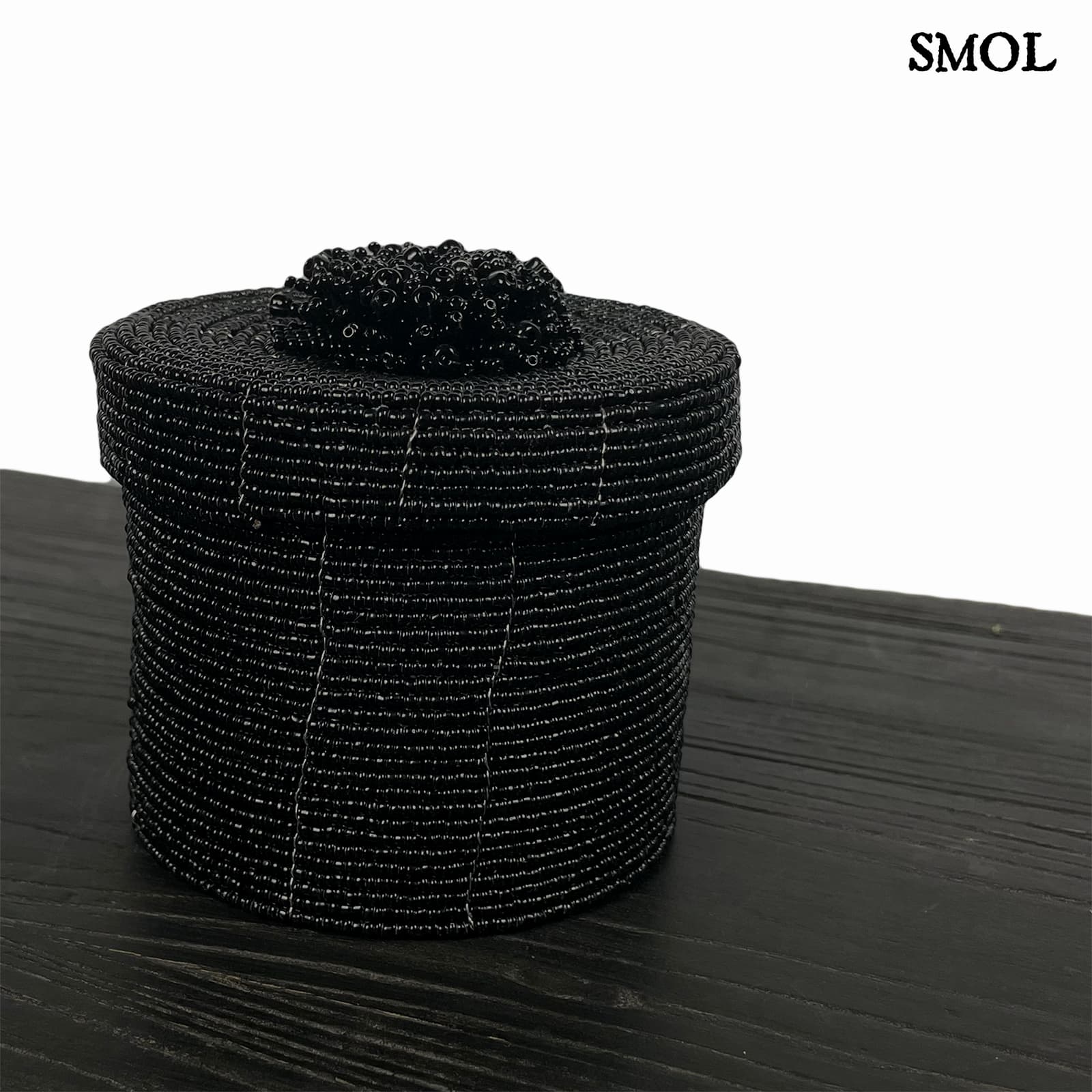 Tároló - fekete gyöngyös, 12 cm | JUBILO - smol.hu - fekete kisasztalon