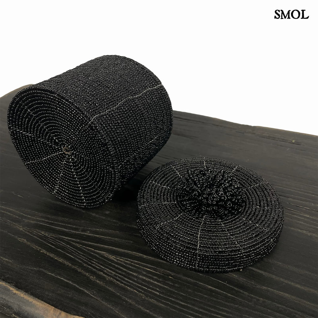 Tároló - fekete gyöngyös, 12 cm | JUBILO - smol.hu - fedél mellette, fekete kisasztalon