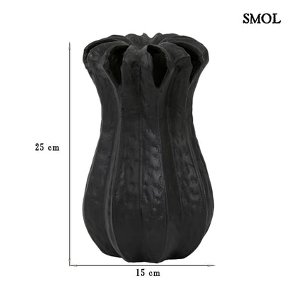 ZAHRA, matt fekete, fém váza, 25 cm méretekkel- smol.hu