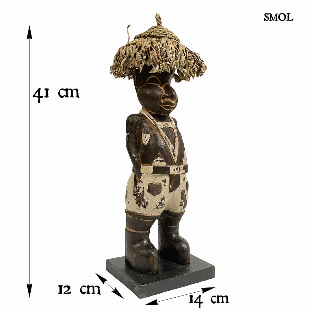 smol.hu - YEREMA, kalapos fa szobor, 41 cm méretekkel