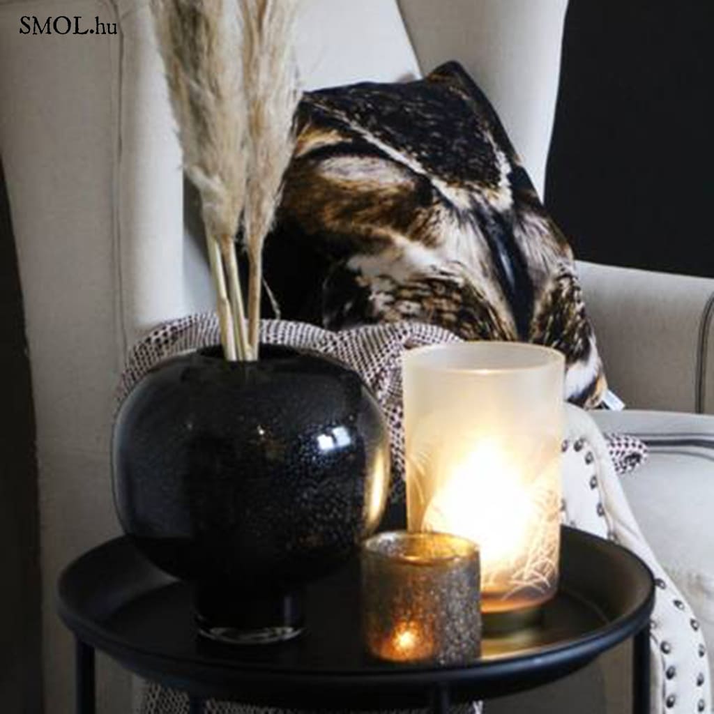 smol.hu - alia fekete mécsestartó nappaliban, fűvel