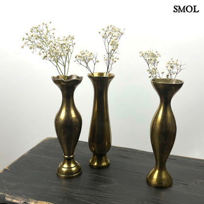 smol.hu - alosa 3 db-os váza szett fehér virággal, fekete asztalon