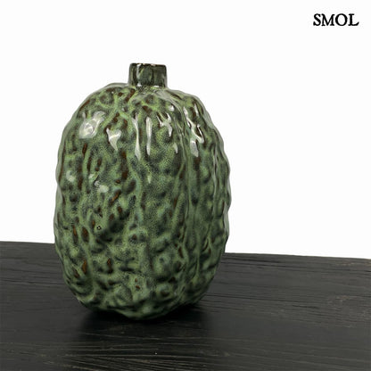 smol.hu - audrey, zöld kerámia váza fekete asztalon