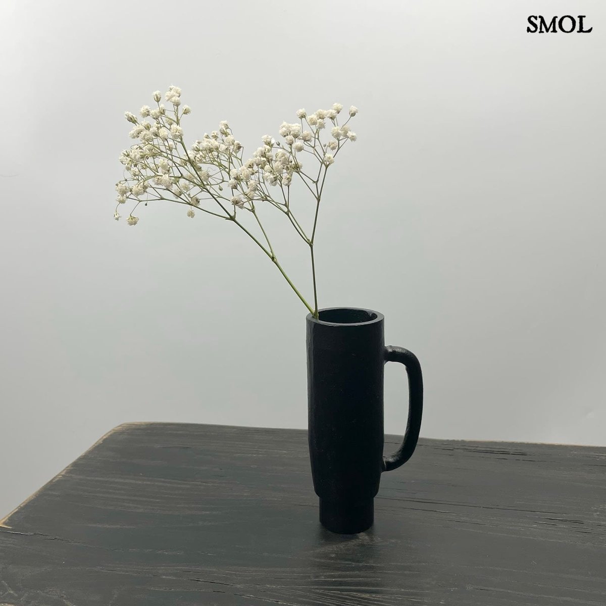 Gyertyatartó és váza - fekete, fém, 14cm | OLLIE - smol.hu - vázaként, szárított virággal