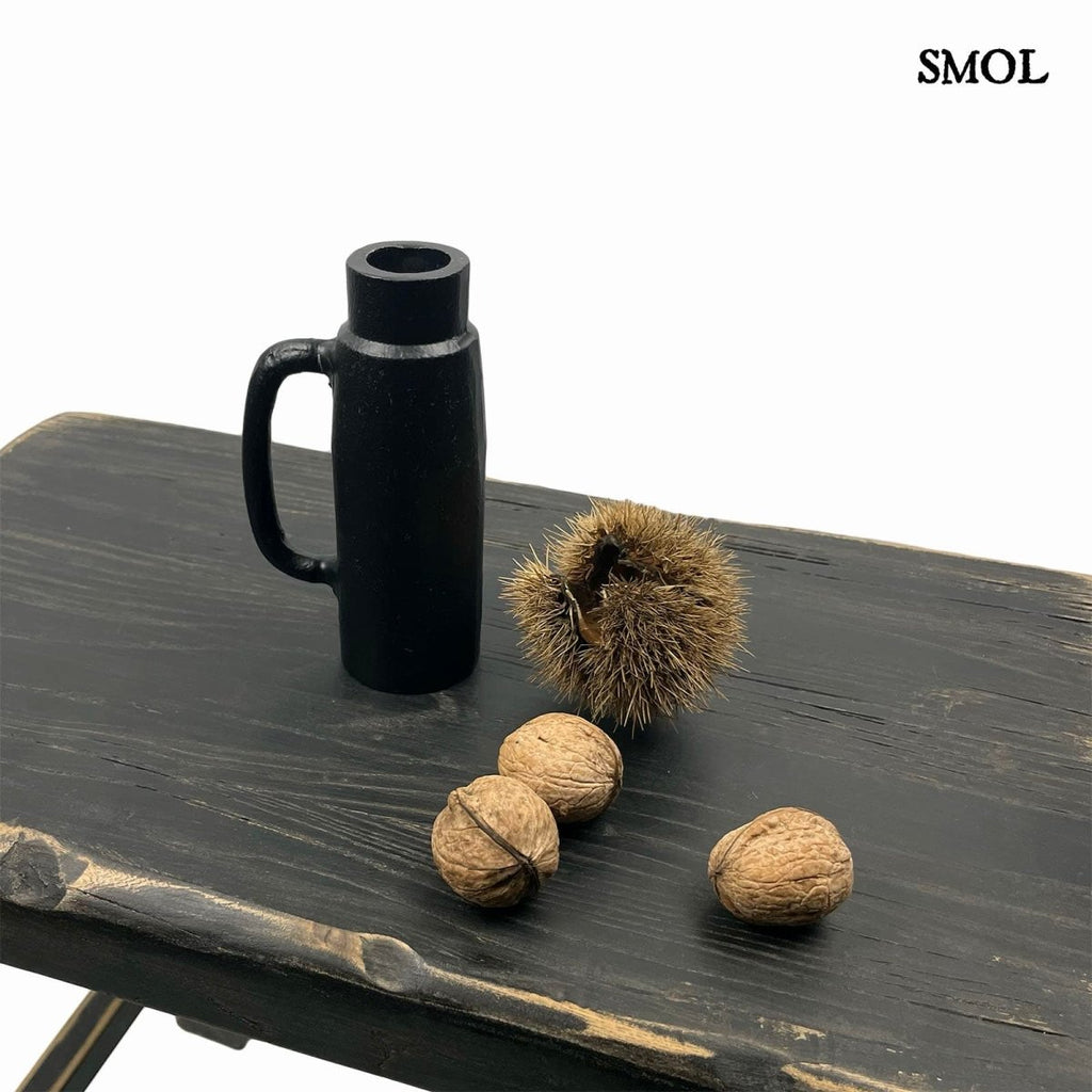 Gyertyatartó és váza - fekete, fém, 14cm | OLLIE - smol.hu - termésekkel, fekete kisasztalon