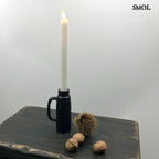 Gyertyatartó és váza - fekete, fém, 14cm | OLLIE - smol.hu - égő gyertyával, fekete kisasztalon