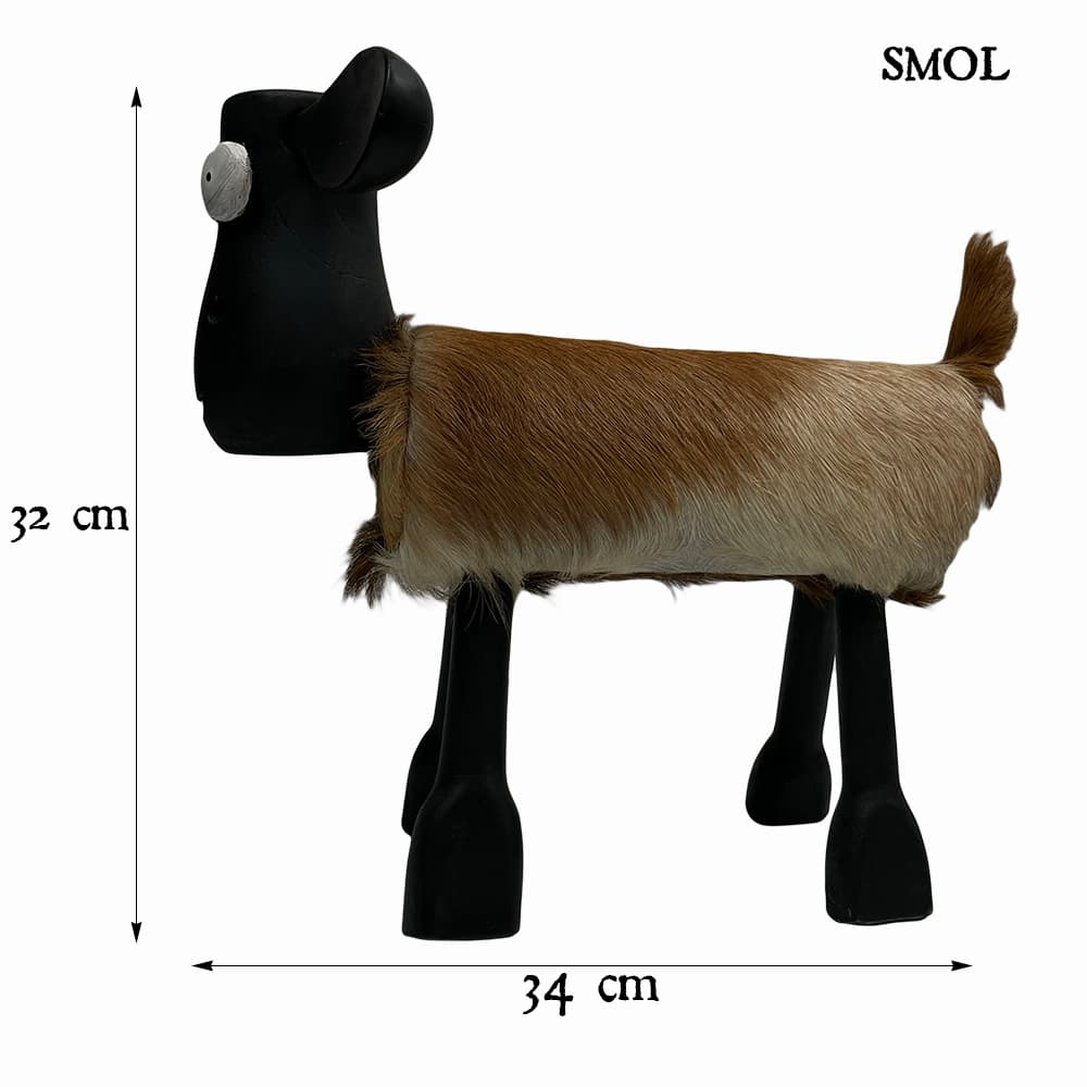 smol.hu -TIRTO, bőrrel borított, fa bárány figura, 32 cm méretekkel