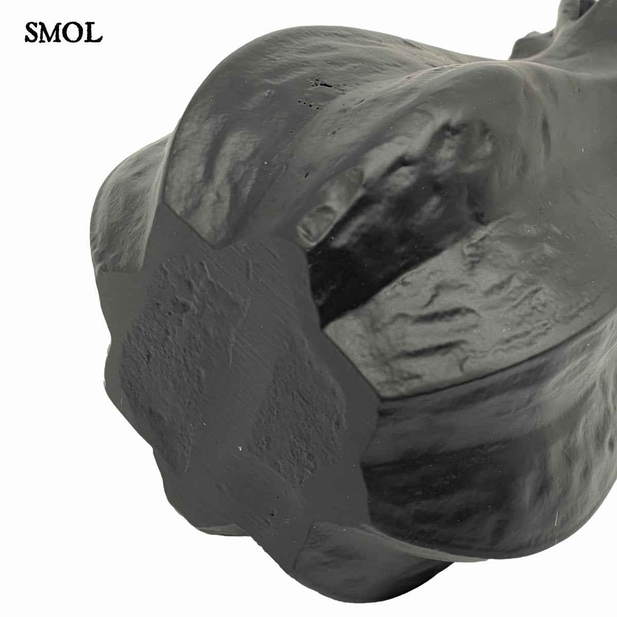 smol.hu - ZAHRA, matt fekete, fém váza, 25 cm- alulról