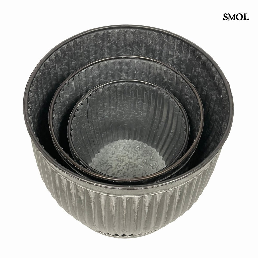 Virágtartó és kisasztal szett - 3 db-os, antikolt szürke, fém | FRIDA - smol.hu - egymásban